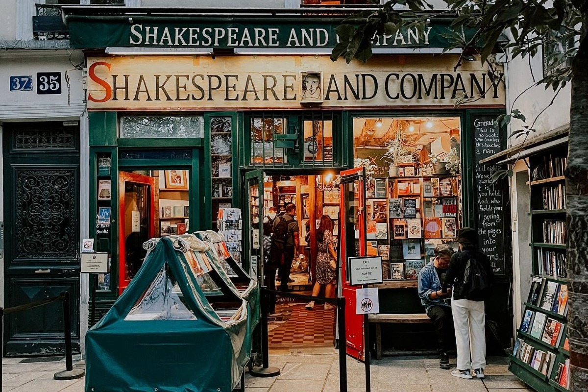 Τα βιβλιοπωλεία και οι βιβλιοθήκες όπου μπορείς να… κοιμηθείς μέσα στα βιβλία