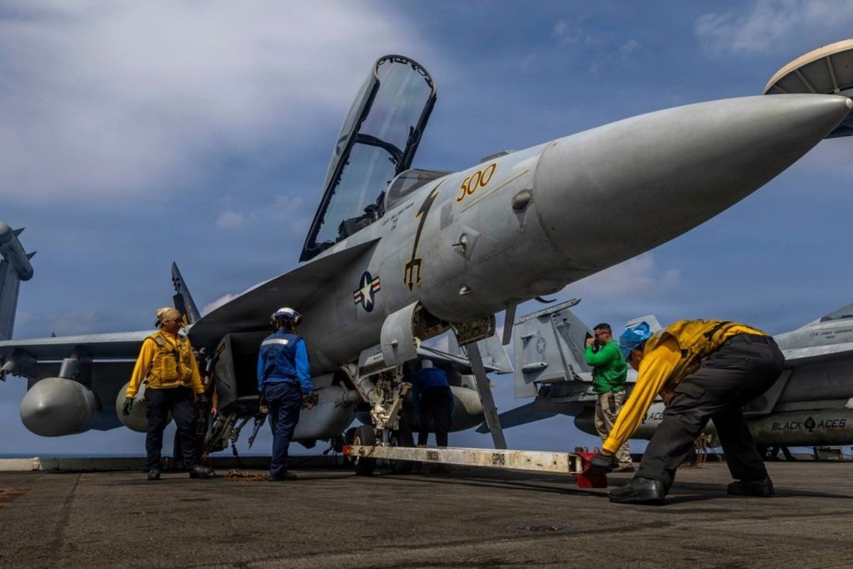 Τύμπανα πολέμου στο Ιράν: «Τελειώνει ο χρόνος σας» λέει ο Τραμπ ‑ Οι ΗΠΑ ενισχύουν τις δυνάμεις τους στον Κόλπο