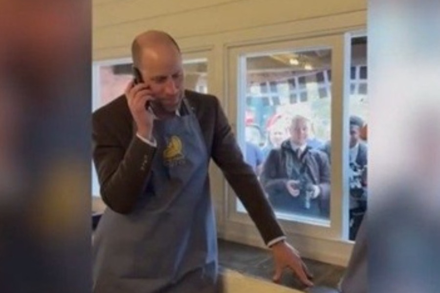 Ο πρίγκιπας Ουίλιαμ παίρνει παραγγελία πελάτισσας και τα... μπερδεύει λίγο