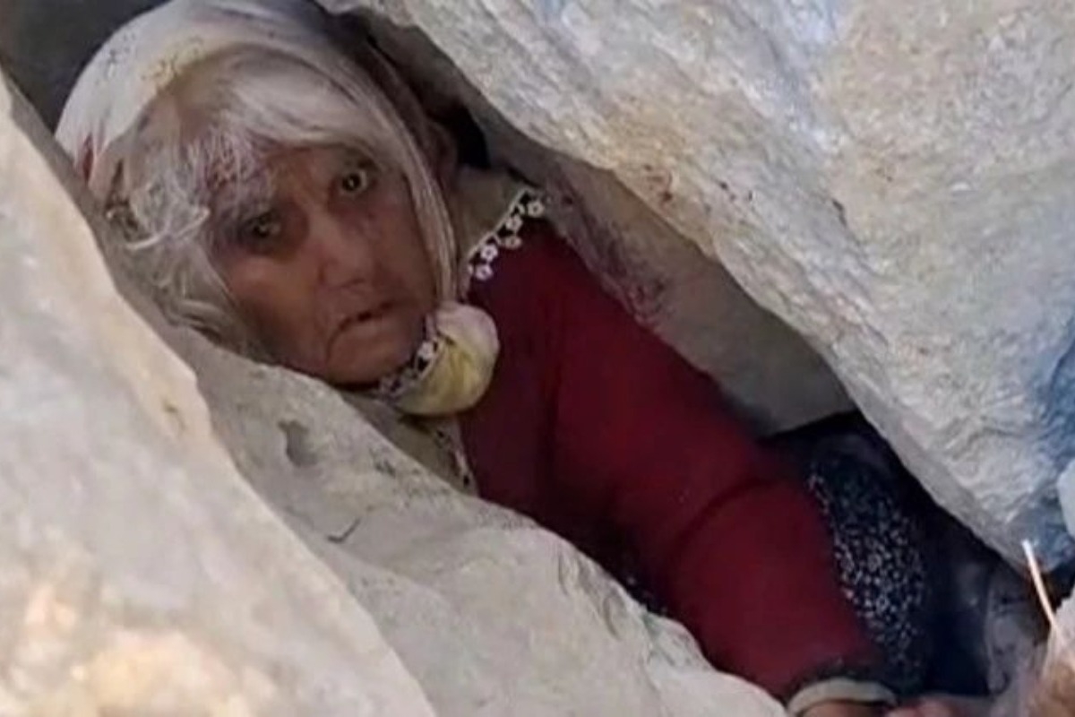 Τουρκία: Διάσωση 80χρονης που είχε εγκλωβιστεί ανάμεσα σε βράχους