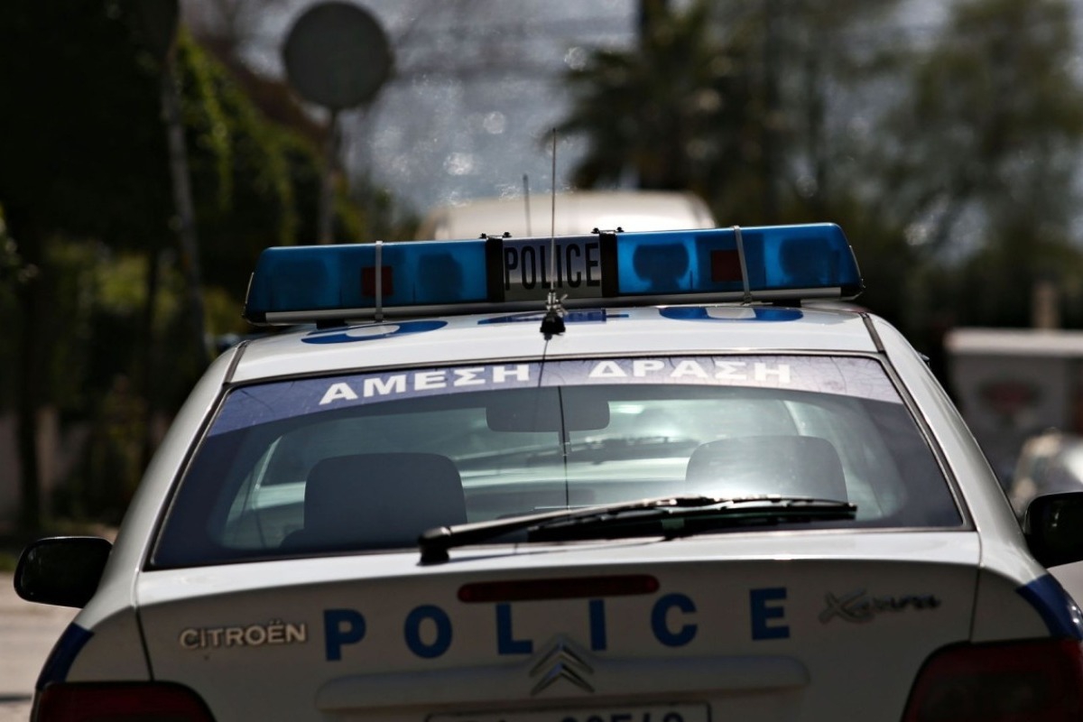 Θεσσαλονίκη: Πέταξε τη σύζυγό του στη ντουλάπα και την έπιασε από τον λαιμό γιατί ξύπνησε το παιδί