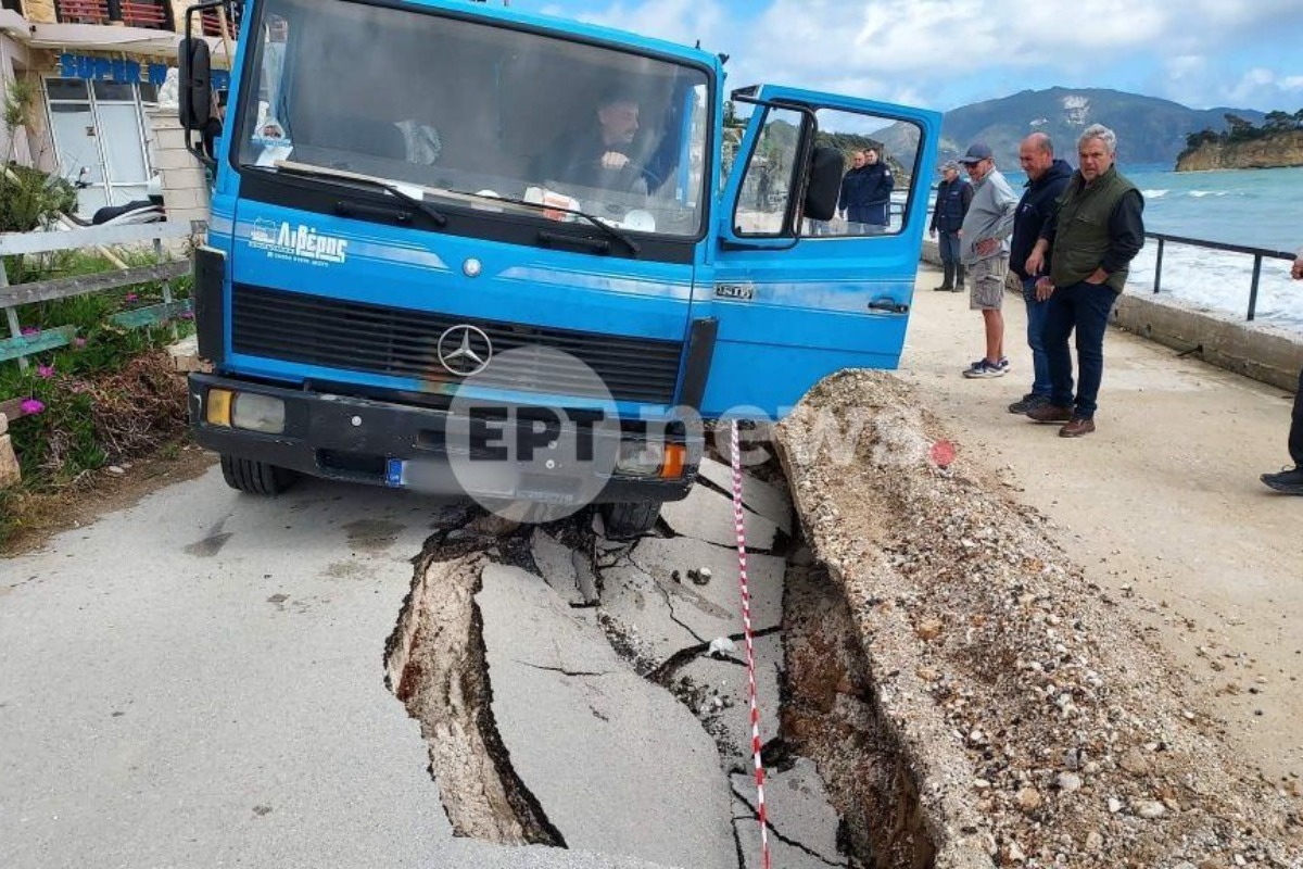 Ζάκυνθος: Ανοιξε ο δρόμος και «κατάπιε» φορτηγό στον Αγιο Σώστη