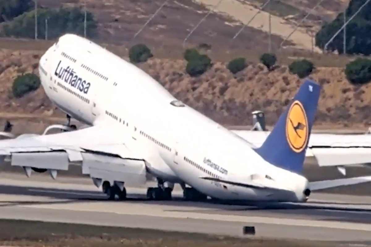 Boeing 747 της Lufthansa παραλίγο να χτυπήσει την ουρά στο Λος Αντζελες ‑ Βίντεο