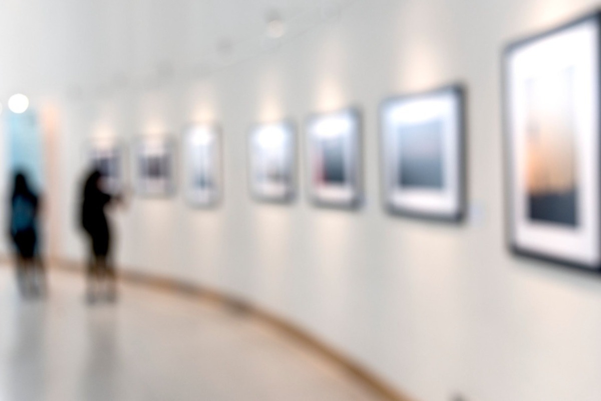 Έφοδος αστυνομικών του ελληνικού FBI σε γνωστή γκαλερί στο Κολωνάκι