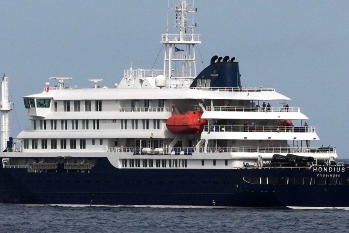 Μετ` εμποδίων η εκκένωση του «MV Hondius» ‑ Αγκυροβόλησε στο λιμάνι της Γκραναδίγια λόγω καιρού