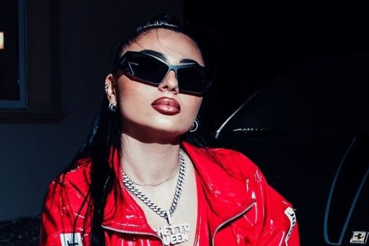 Αγνωστοι πυρπόλησαν το αυτοκίνητο της τράπερ Ghetto Queen ‑Καταγγέλει ότι δεχόταν απειλές