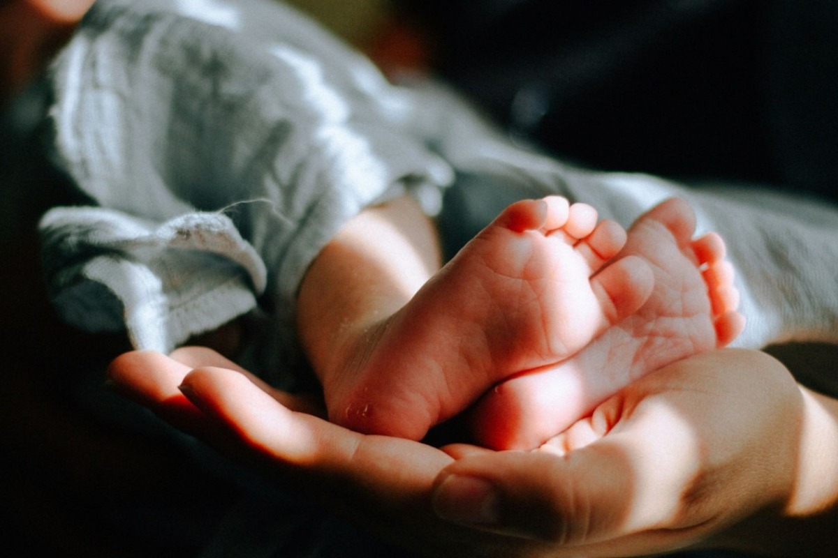 Νταντάδες της Γειτονιάς: Ξεκινούν οι αιτήσεις για voucher έως €500 ‑ Προϋποθέσεις και δικαιούχοι