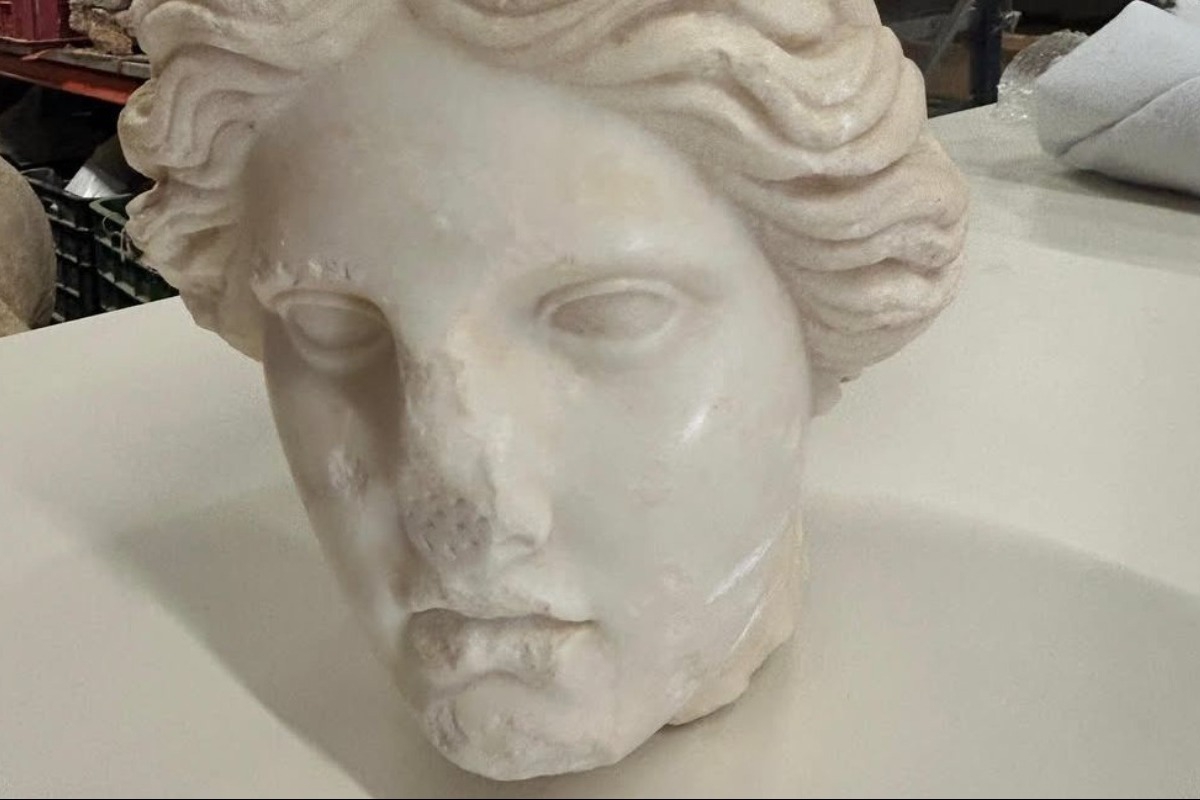 Εκπληκτική ανακάλυψη: Μαρμάρινο κεφάλι της θεάς Αφροδίτης 2.000 ετών θαμμένο σε παραλία
