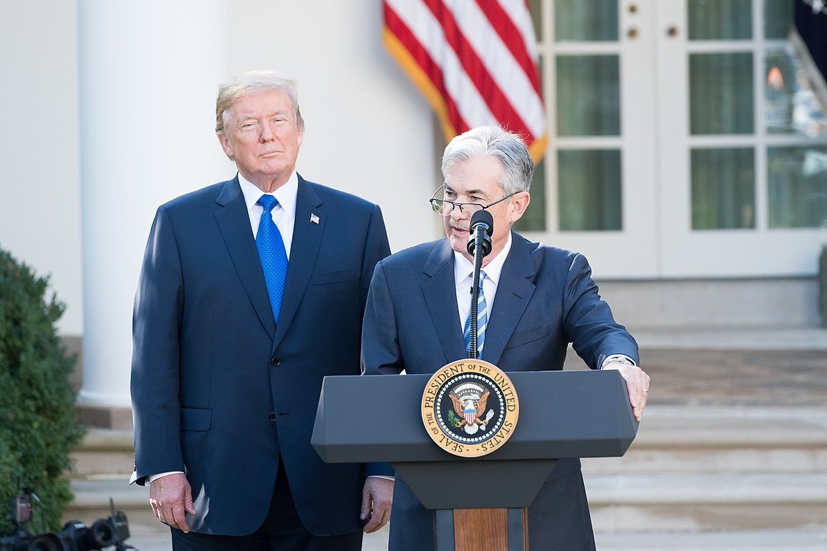 Γιατί ο Τραμπ τα έβαλε (και) με την ομοσπονδιακή τράπεζα των ΗΠΑ;