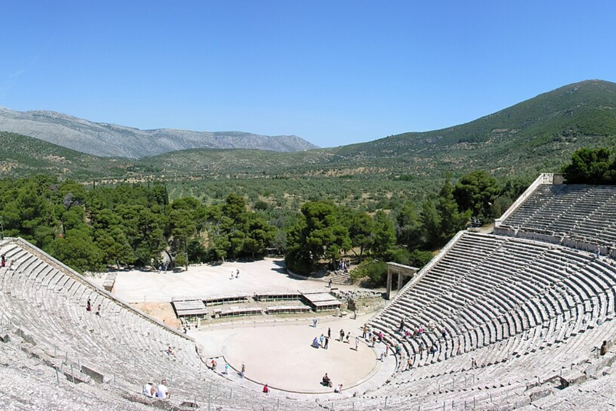 Σήμερα έμαθα: Γιατί τα αρχαία ελληνικά θέατρα λειτουργούν σαν φυσικά φίλτρα ήχου;
