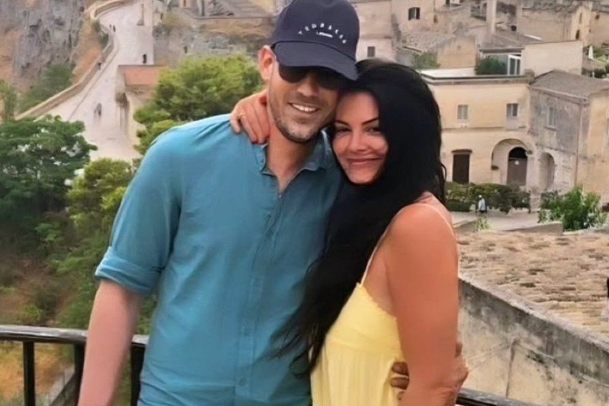 Μαρία Κορινθίου – Γιώργος Καραθανάσης: Ένας χρόνος έρωτα και το δώρο που της έκανε