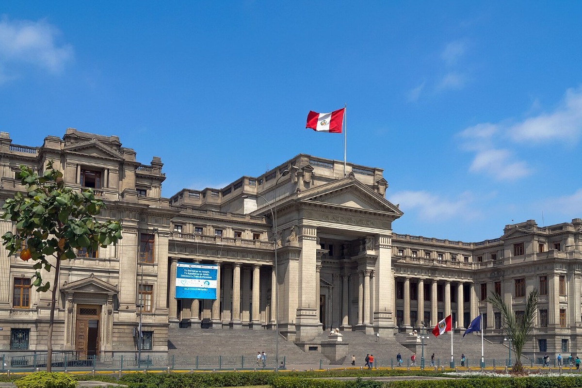 Περού: Το χρονικό ενός εκλογικού χάους και η κατάρα της Λατινικής Αμερικής