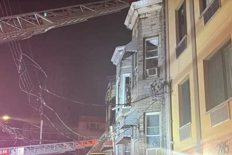 Νέα Υόρκη: 34χρονη πέθανε σε φωτιά που ξέσπασε σε πολυκατοικία – 4 άτομα πήδηξαν στο κενό