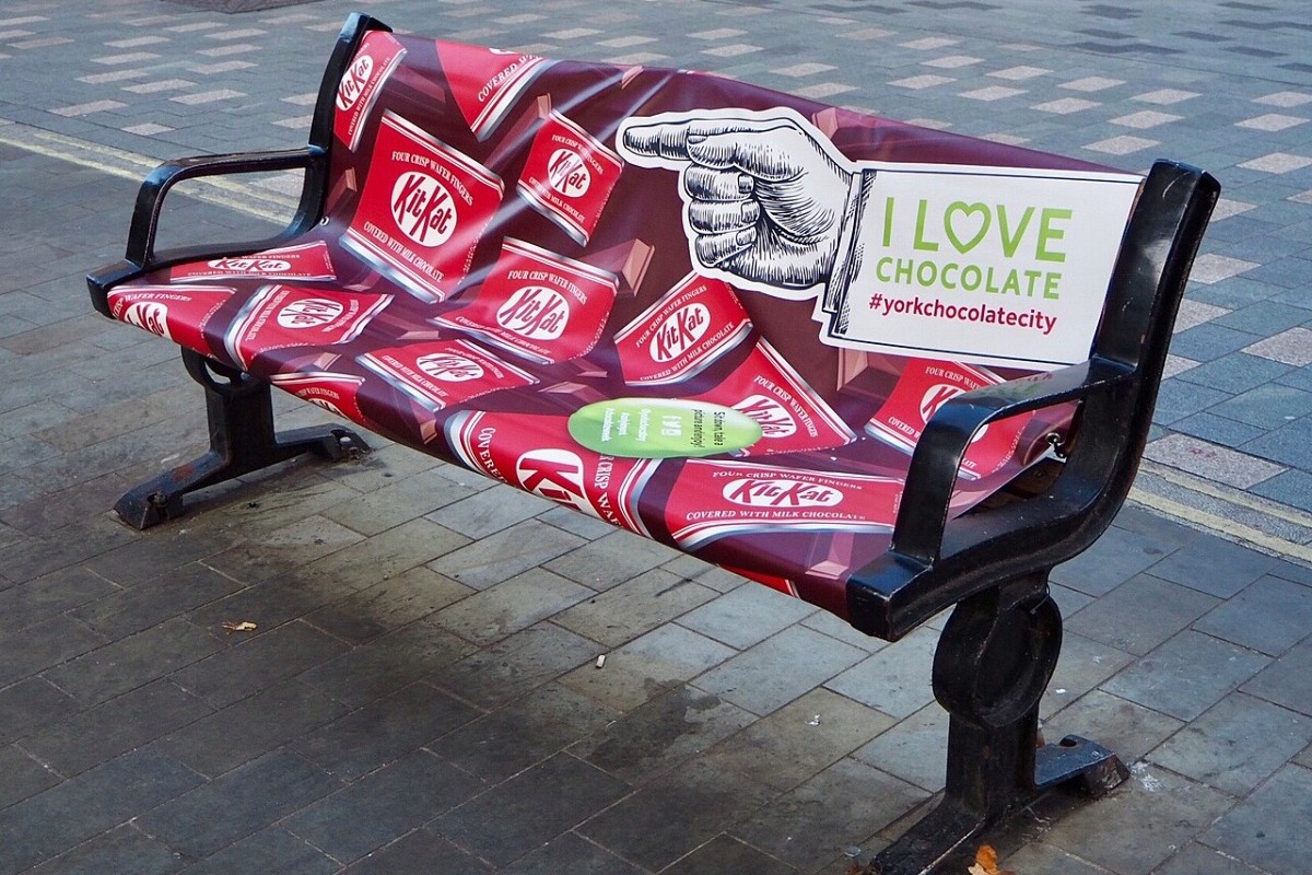 Το «Μεγάλο Ριφιφί» της Σοκολάτας: Πώς η Nestlé μετέτρεψε την κλοπή 12 τόνων KitKat σε θρίαμβο