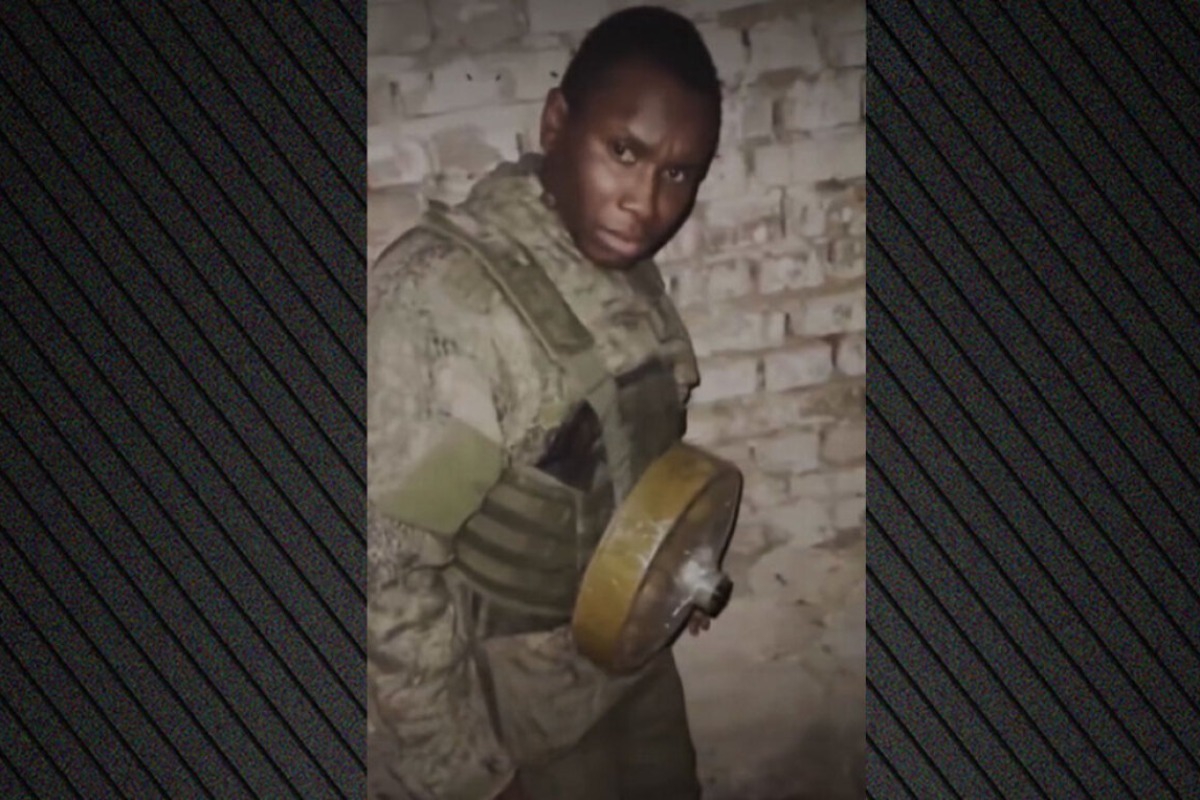 Οι Ρώσοι ζώνουν Αφρικανούς με νάρκες και τους στέλνουν στο μέτωπο