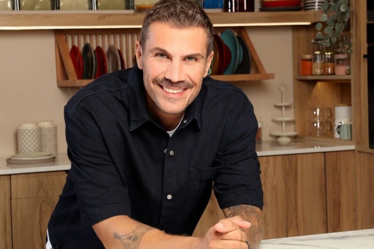 Ο Ακης Πετρετζίκης επιστρέφει στον ΣΚΑΪ ‑ Kitchen Lab κλείνει 10 χρόνια, νέος κύκλος Food Tour