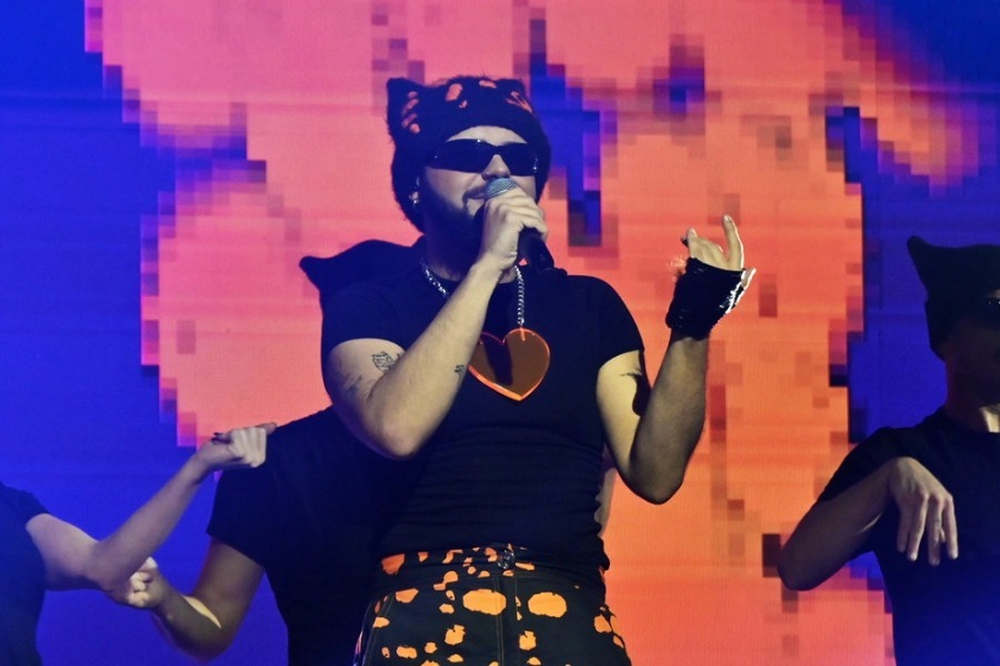 Akylas: Η ομοφοβική επίθεση στη Θεσσαλονίκη και οι οικονομικές δυσκολίες πριν από τη Eurovision