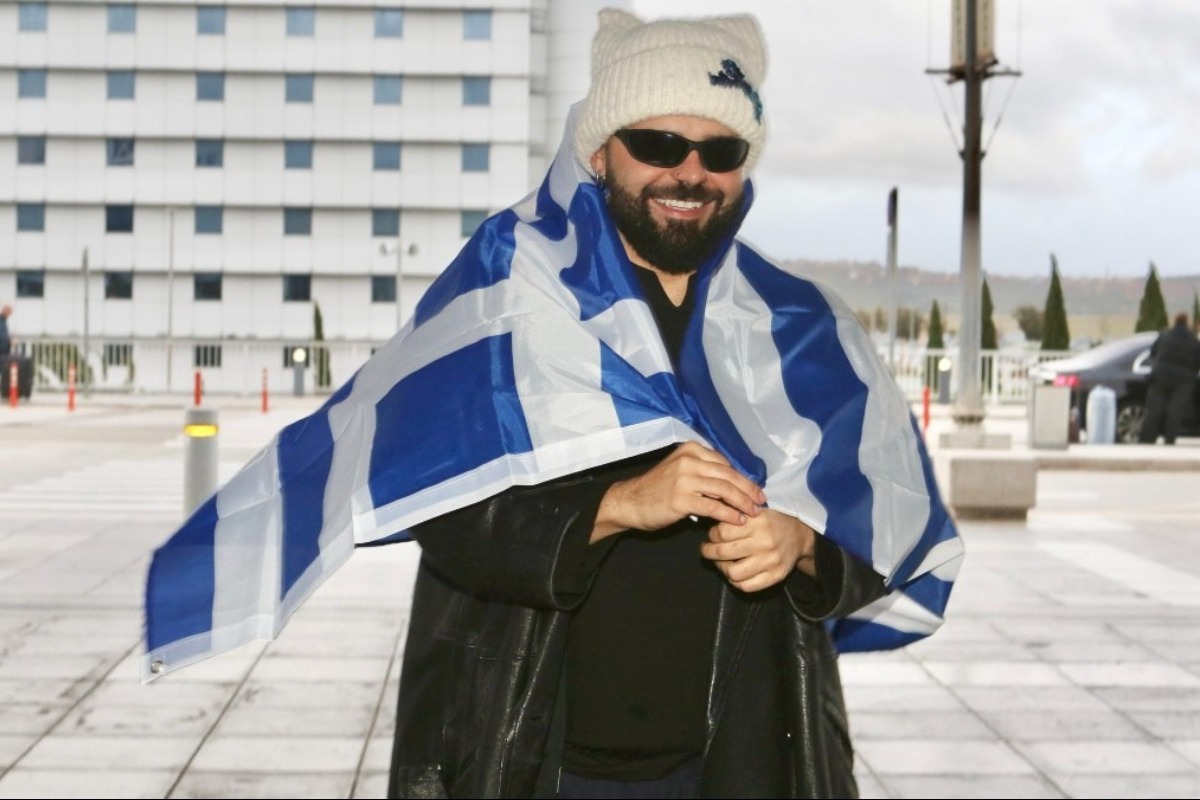 Eurovision 2026: Αναχώρησε ο Akylas για Βιέννη – Οι δηλώσεις του και τα προγνωστικά για το Ferto