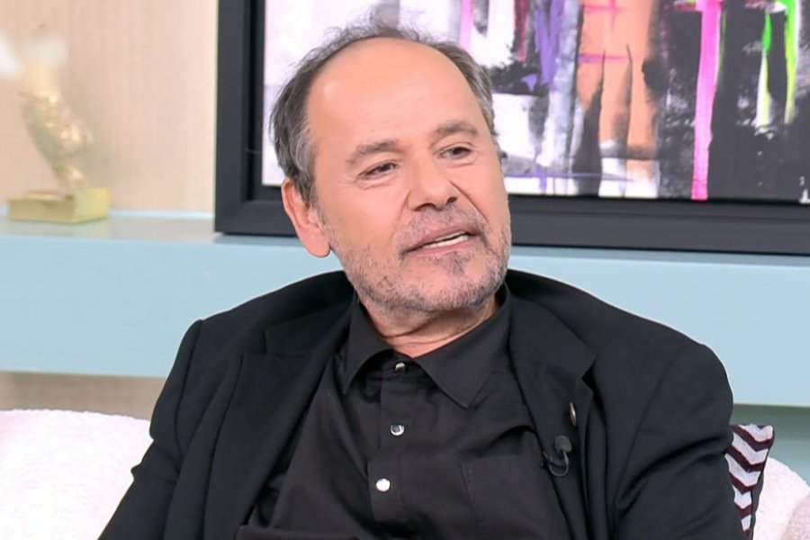 Αλέξανδρος Ρήγας: Μάθαμε επιτέλους γιατί φοράει πάντα μαύρα