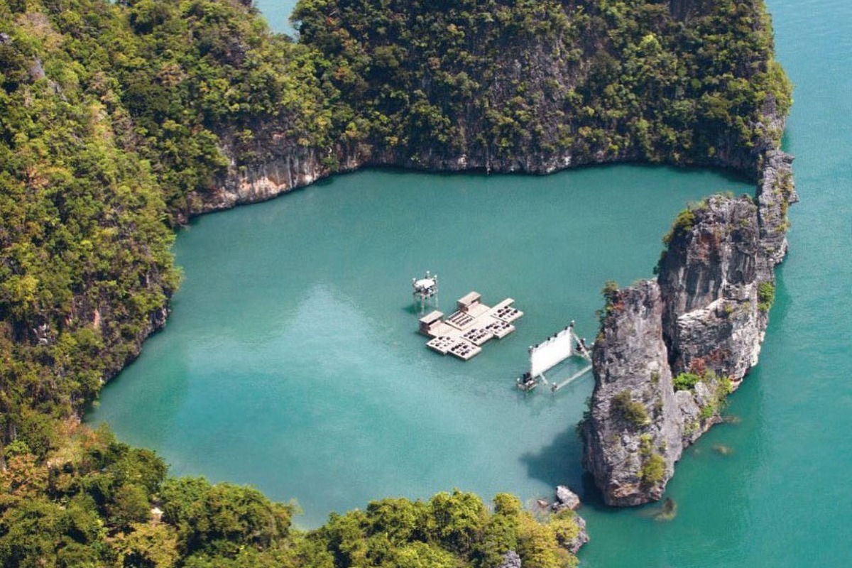 Σινεμά αλλιώς: Από το Γκουαντάναμο μέχρι τον ωκεανό – Οι 8 πιο παράξενες αίθουσες προβολής στον κόσμο