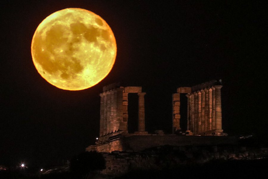 Αντίστροφη μέτρηση για την πανσέληνο του Αυγούστου: Πότε θα φωτίσει τον ουρανό το «φεγγάρι του Οξύρρυγχου»