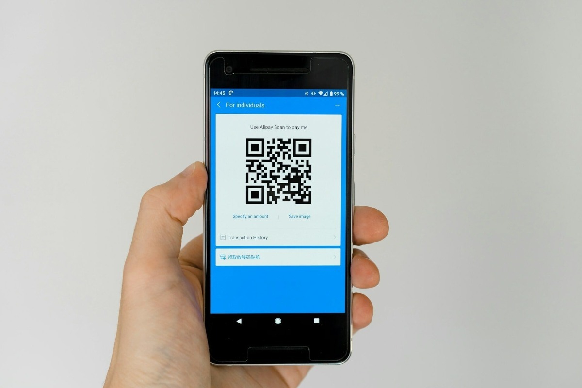 Νέα απάτη μέσω QR codes ‑ Τι είναι το quishing και πώς να προστατευθείτε