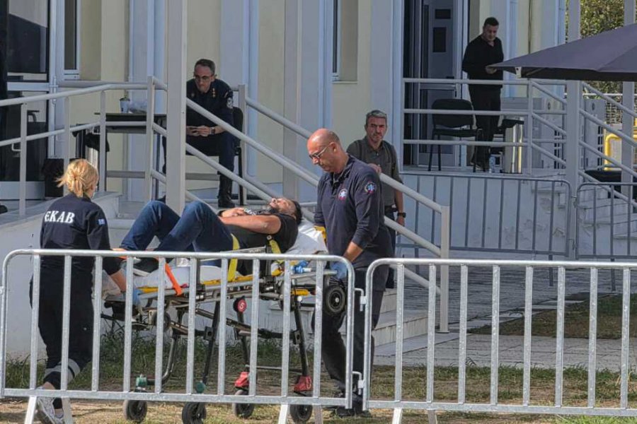 Αποχώρησε με φορείο ο Πάνος Ρούτσι στη δίκη για τα Τέμπη: «Δεν θα σταματήσω μέχρι να μάθω πώς πέθανε το παιδί μου»