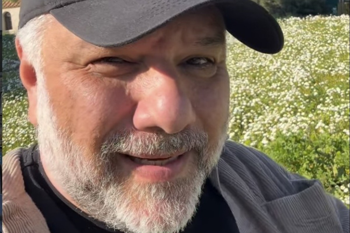 Αρναούτογλου για παρέλαση στο Σύνταγμα: «Βλέπει όλος ο πλανήτης και ένας δεν έβαψε πάλι τις γραμμές»