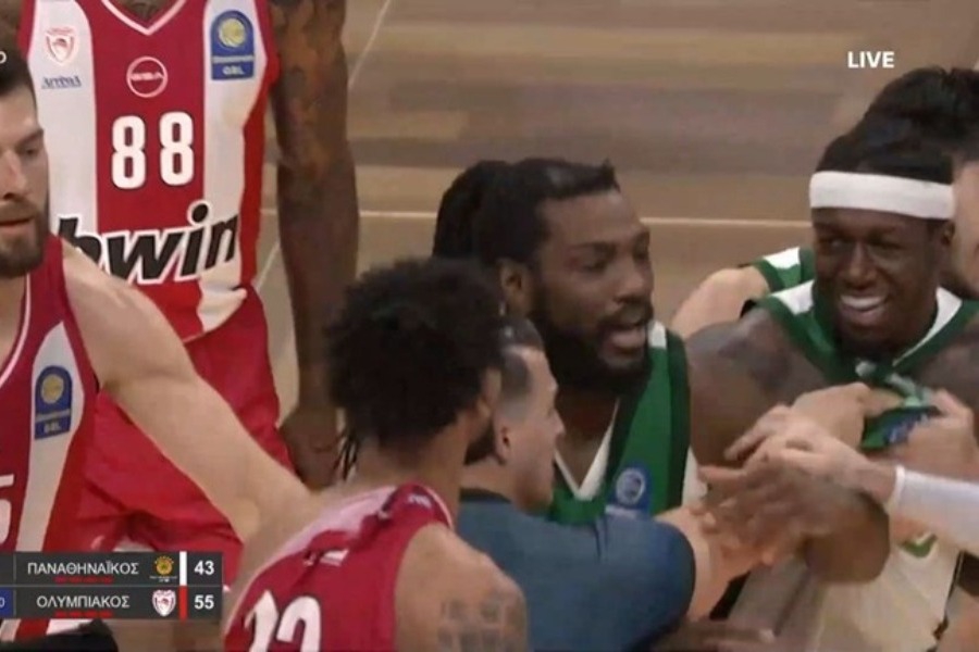 Επεισόδιο μεταξύ Ναν και Ντόρσεϊ που αποβλήθηκαν