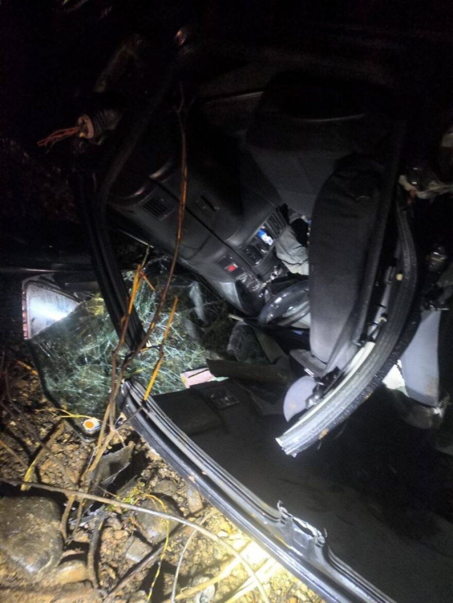 Αυτοκίνητο με τριμελή οικογένεια έπεσε σε γκρεμό στη Φωκίδα, νεκρός ο 72χρονος οδηγός