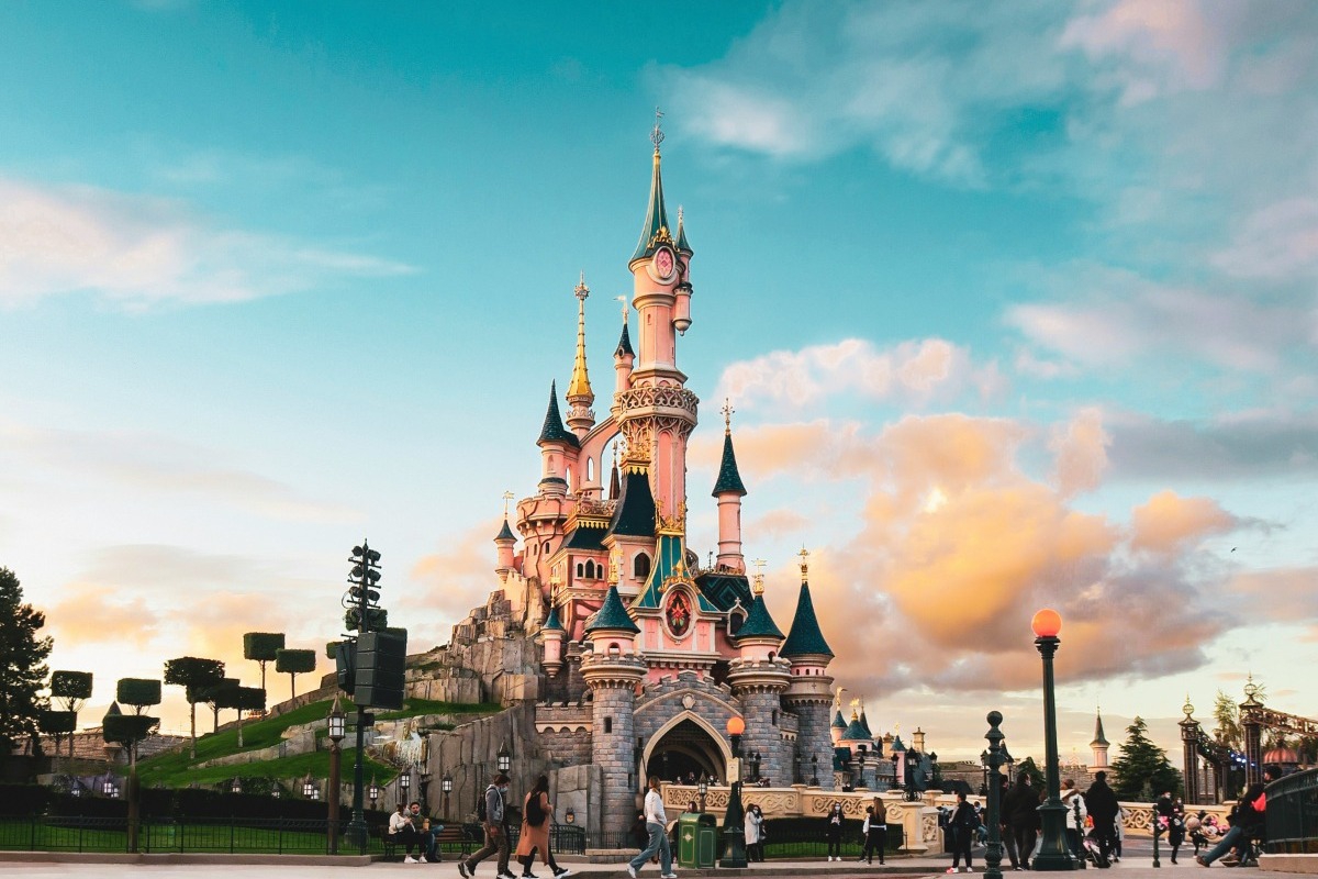 Ξεχάστε τη Disneyland: Τα 5 ευρωπαϊκά πάρκα που προσφέρουν περισσότερη δράση με λιγότερα χρήματα