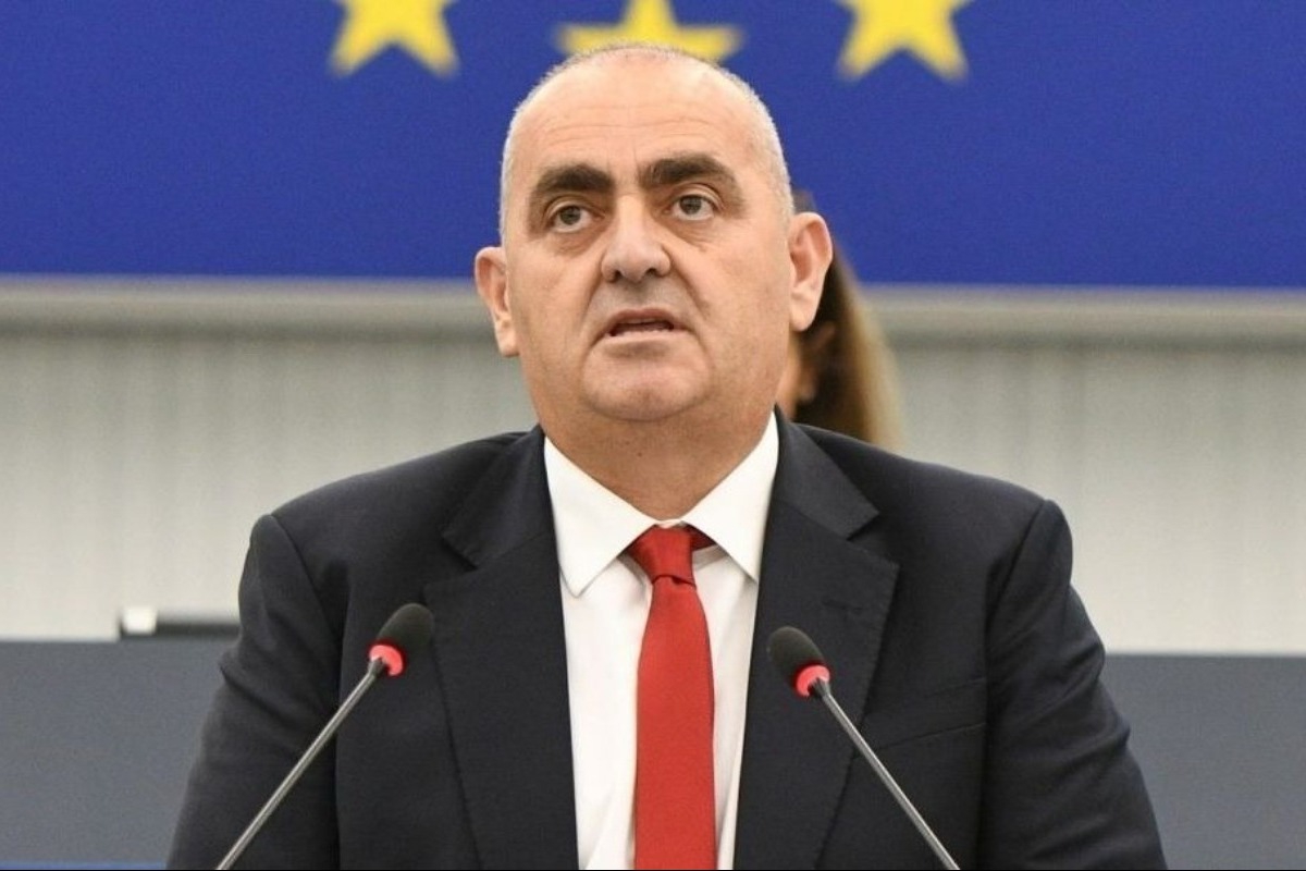 Παρέμβαση Μπελέρη για τα επεισόδια στην Αλβανία ‑ Θέτει το ζήτημα στην Ευρωπαϊκή Επιτροπή