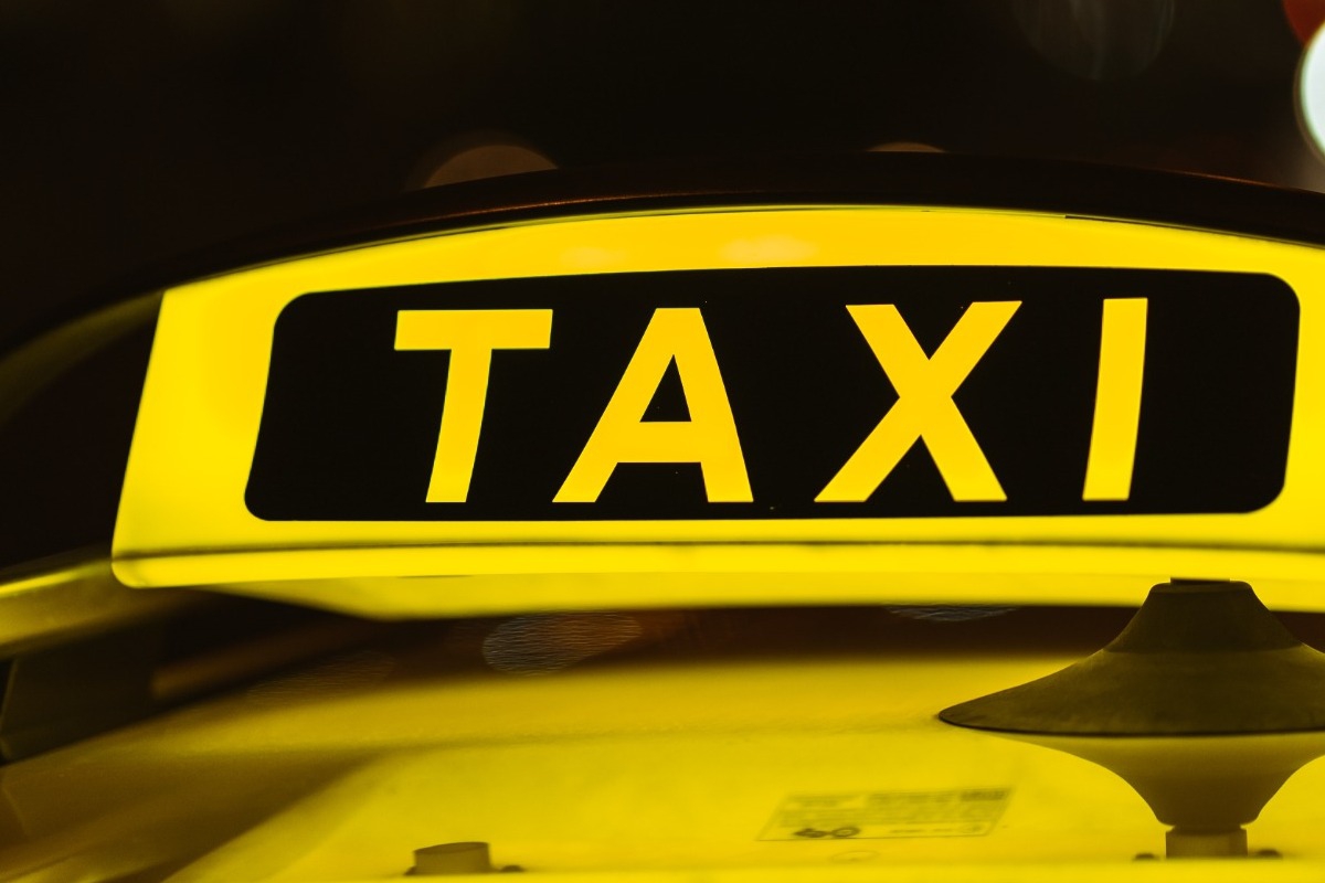 Χωρίς ταξί για τρίτη μέρα ‑Το πρωί πορεία προς το Μαξίμου, επεισόδιο με απεργοσπάστη