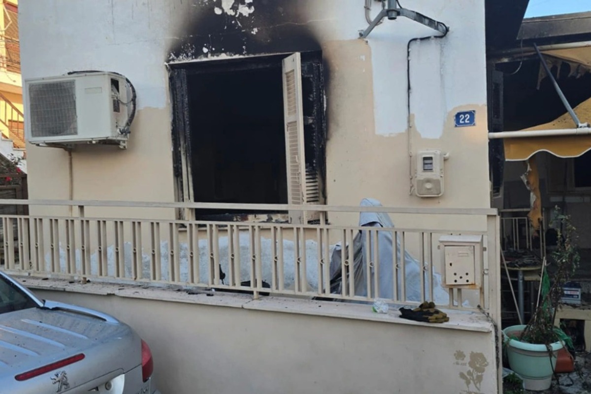 Πώς έγινε η τραγωδία με τις δύο νεκρές στον Βόλο: Συγκλονιστική μαρτυρία, «είδα άνθρωπο να φλέγεται στην αυλή»