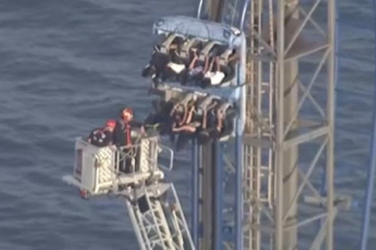 Τέξας: 8 άτομα απεγκλωβίστηκαν από roller coaster μετά από δίωρη επιχείρηση διάσωσης