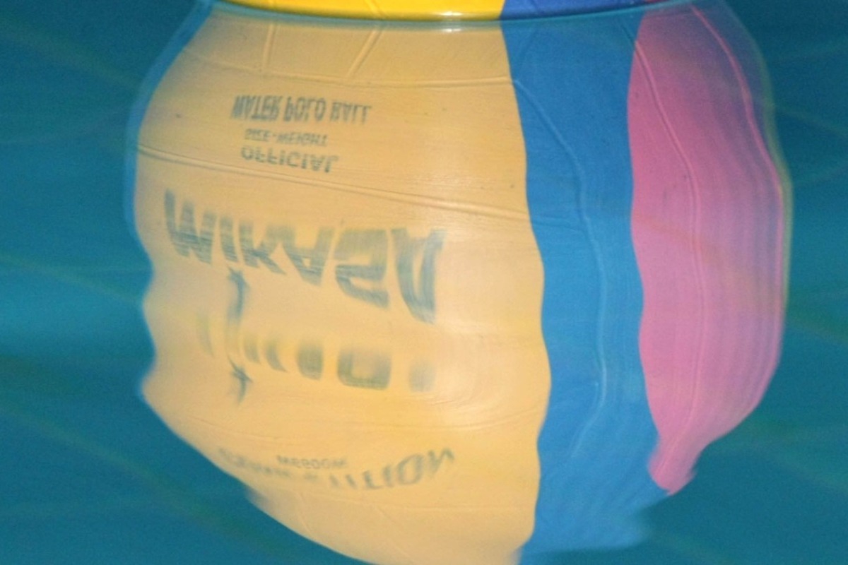 Νέο περιστατικό βίας στη Θεσσαλονίκη: «Ατομα με κράνη εισέβαλαν σε αγώνα πόλο παίδων»