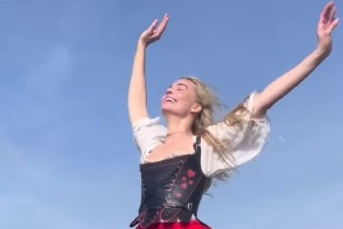 Margot Robbie: Χορεύει στα «Ανεμοδαρμένα Ύψη» και γίνεται viral
