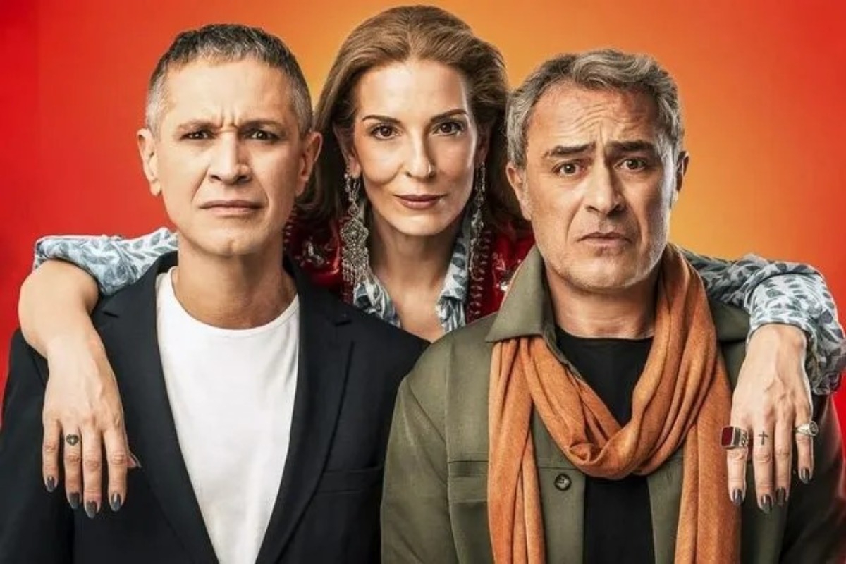 Η αστυνομία εισέβαλε στην παράσταση του Αιμίλιου Χειλάκη – Τι συνέβη