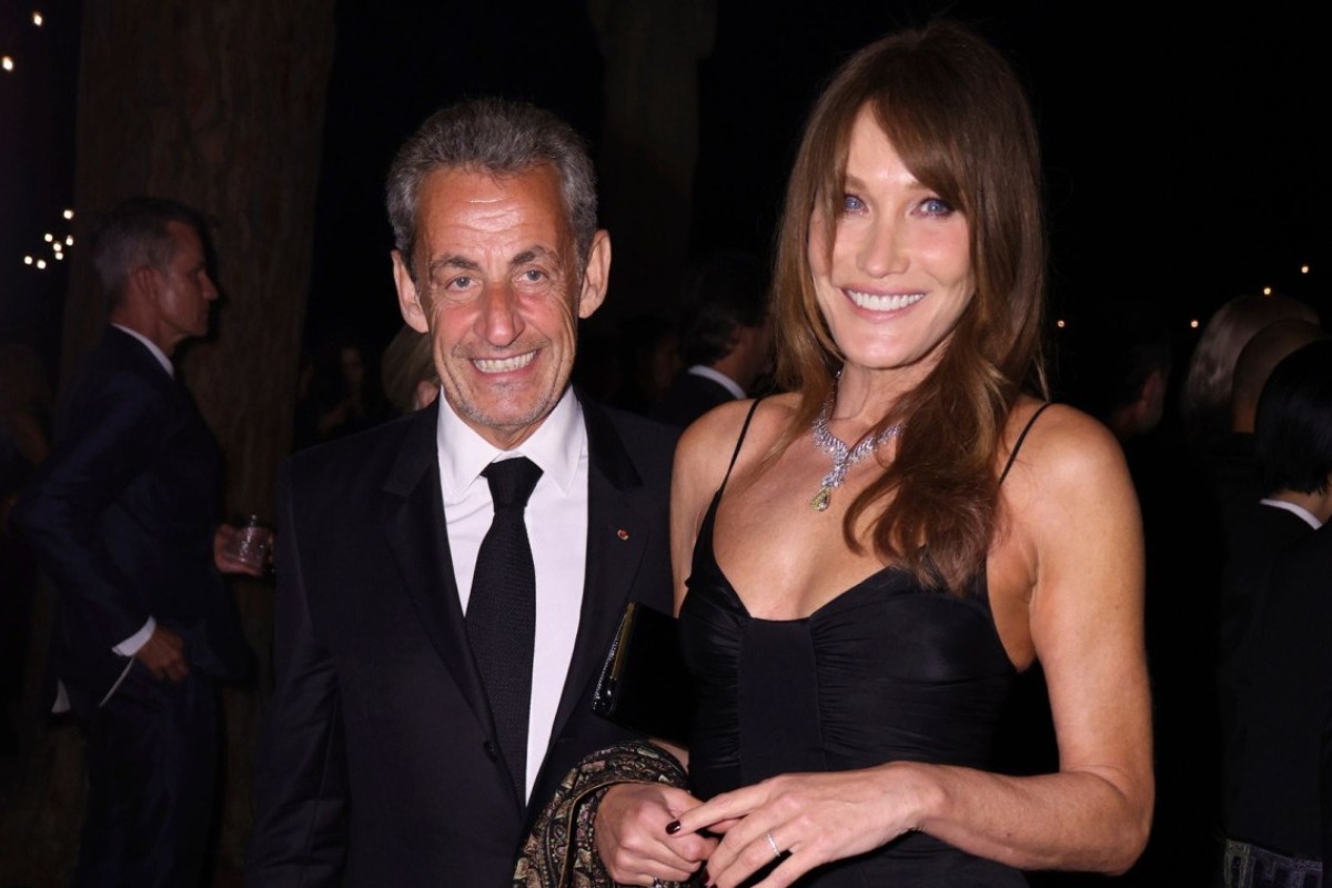 Κάρλα Μπρούνι: Η εμφάνιση της συζύγου του Νικολά Σαρκοζί που προβλημάτισε