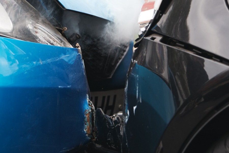 Θεσσαλονίκη: Μεθυσμένη 24χρονη χτύπησε 15 αυτοκίνητα και κατέληξε σε τζαμαρία