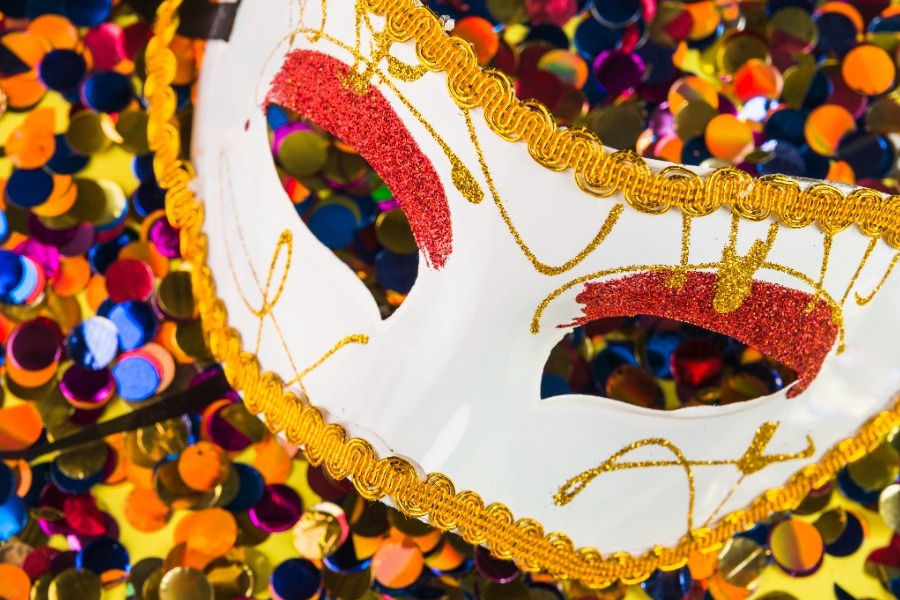 Απόκριες 2026: Πότε πέφτει η Τσικνοπέμπτη και η Καθαρά Δευτέρα