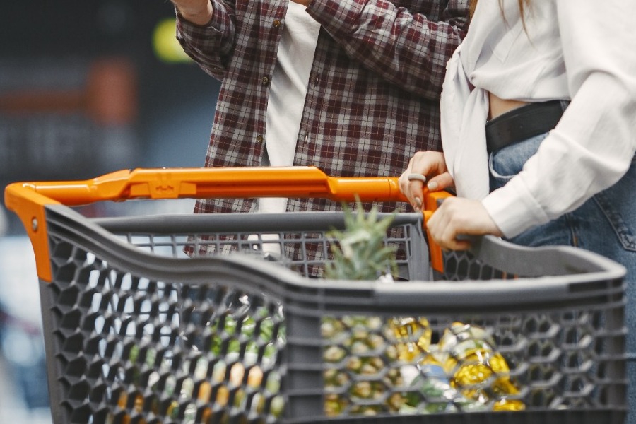 Περιόρισαν τις αγορές τους στα απαραίτητα οι καταναλωτές ‑ Σε ποια προϊόντα ξόδεψαν τα περισσότερα