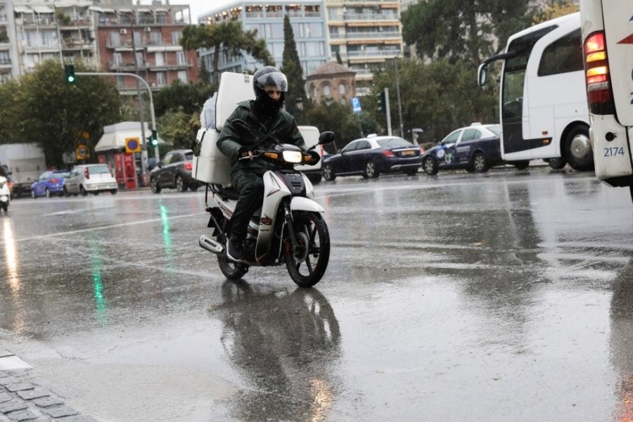 Κακοκαιρία: Αναστέλλονται οι διανομές από eFood, Wolt και Box