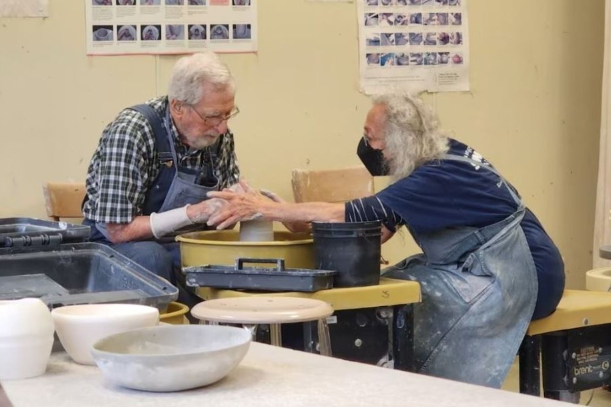 Παππούς 101 ετών γίνεται viral από μάθημα κεραμικής ‑ Το βίντεο που ξεπέρασε τα 3 εκατ. views