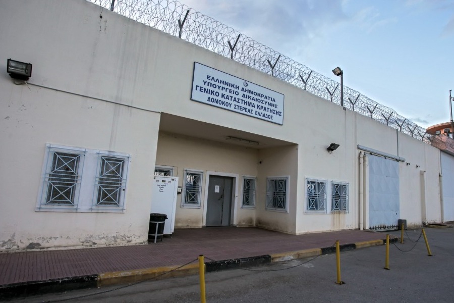 Συνελήφθη ο αρχιφύλακας των φυλακών Δομοκού για συνέργεια σε φόνο