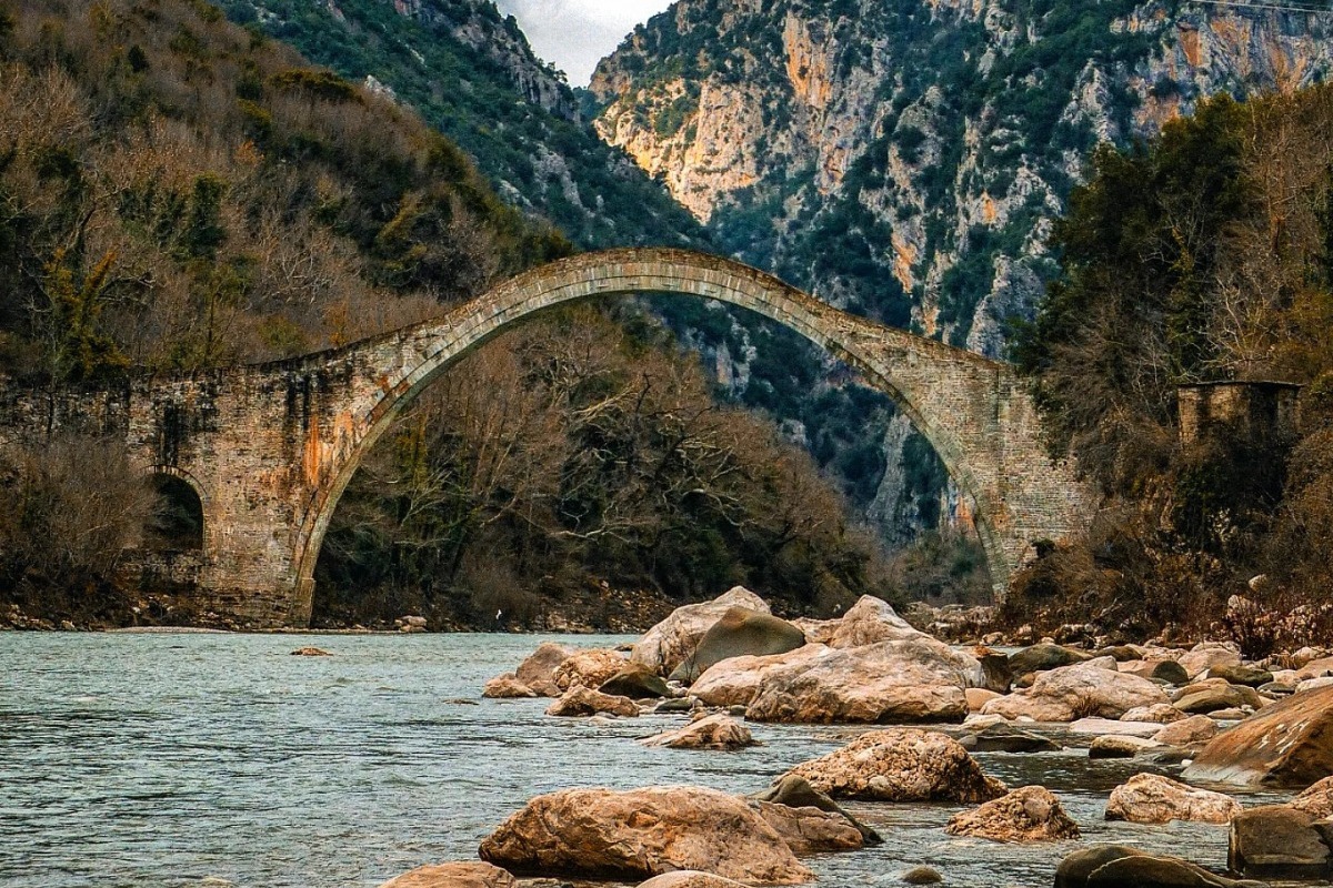Αν δεν αντέχεις τον καύσωνα, αυτός είναι ο ελληνικός προορισμός που πρέπει να βάλεις στη λίστα ‑ Τον λατρεύουν οι celebrities