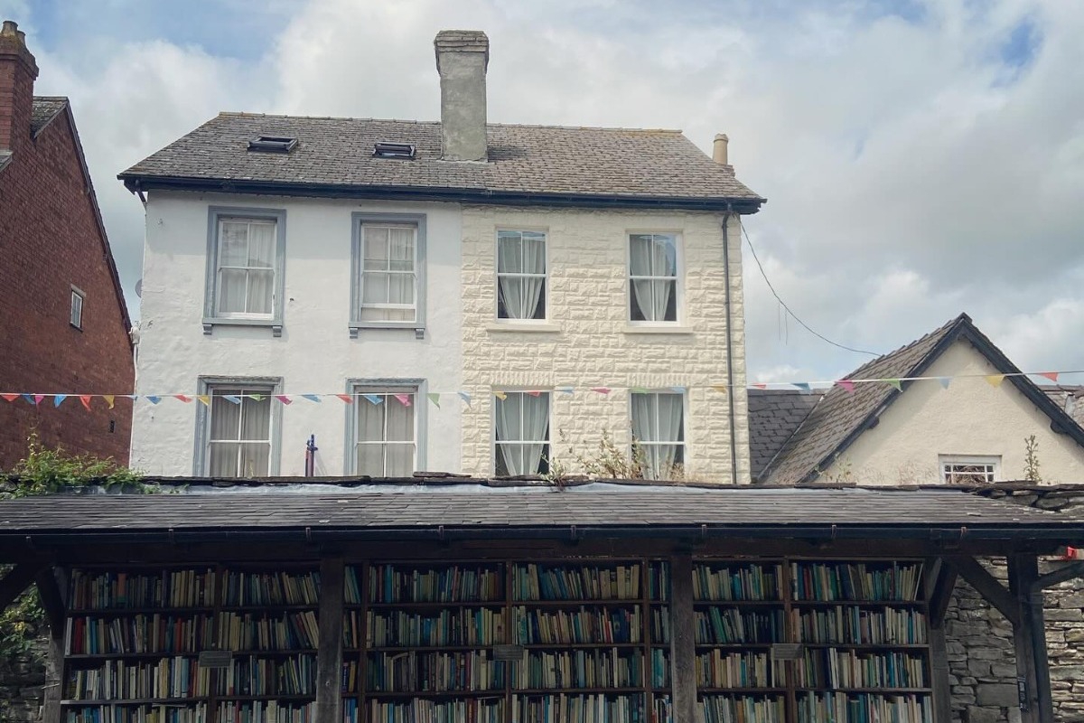 Ταξίδι στις σελίδες: 12 ευρωπαϊκοί προορισμοί για όσους ζουν μέσα στα βιβλία