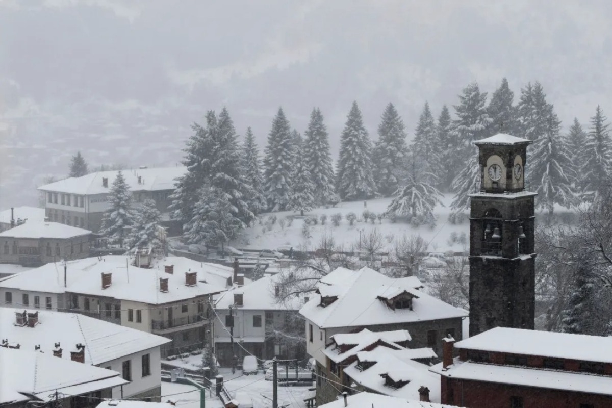 Το «έστρωσε» σε πολλές περιοχές της Ελλάδας: Εντυπωσιακές εικόνες από Αράχωβα, Ιωάννινα, Ναυπακτία