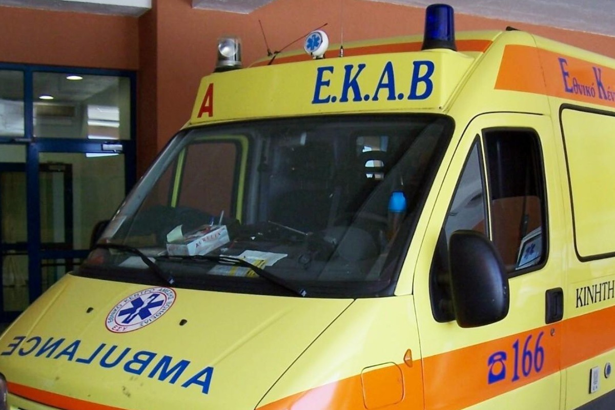Βίντεο: Κινηματογραφική καταδίωξη από τα Μέγαρα κατέληξε σε σύγκρουση με σχολικό λεωφορείο