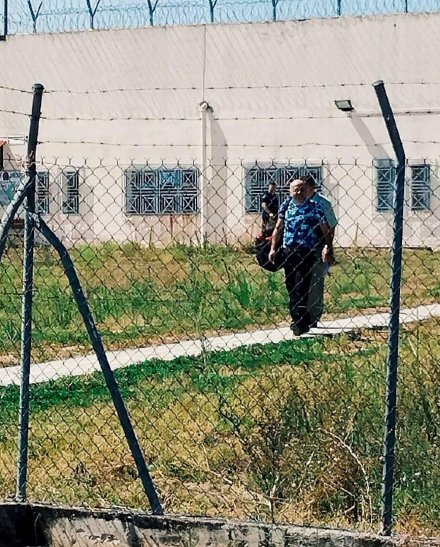 Εκτός φυλακής ο Νίκος Μαζιώτης, οι πρώτες εικόνες από την έξοδό του από τον Δομοκό
